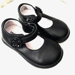 Size 6 wide Stride rite Mary Janes shoe striderite